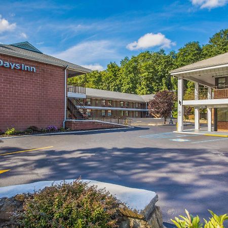 Days Inn By Wyndham Elmsford Exterior foto
